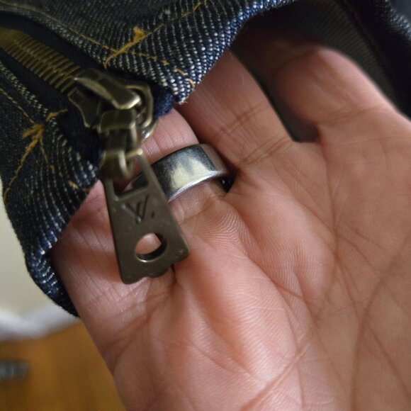 Louis Vuitton Straight Leg Dark Denim Jeans Flap Pocket Logo Size 44/10 - Picture 6 of 14